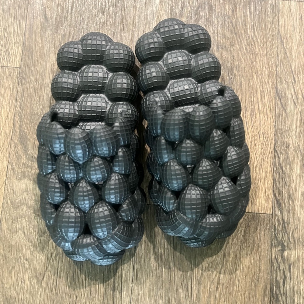 Source Unknown Black Textured Sandals